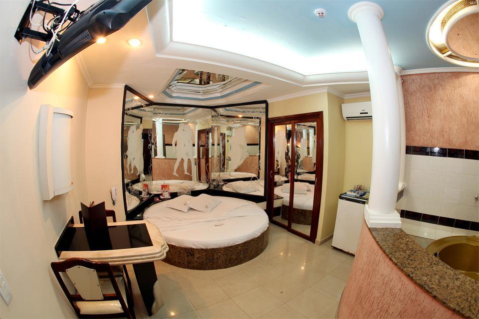Hotel & Motel Le Baron (Adults Only) Pôrto Ferreira Dış mekan fotoğraf