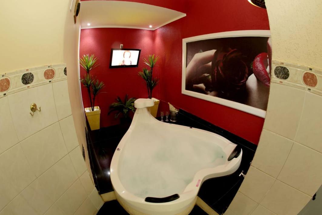 Hotel & Motel Le Baron (Adults Only) Pôrto Ferreira Dış mekan fotoğraf